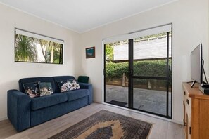 TV, DVD player - Spectacular Woolleys Bay (Matapouri)