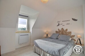 3 bedrooms, iron/ironing board, free WiFi, bed sheets