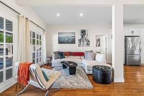 Smart TV, futbolito y tenis de mesa 