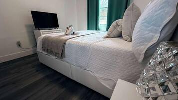 Iron/ironing board, free WiFi, bed sheets