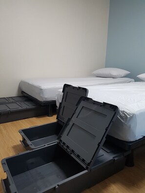 Iron/ironing board, internet, bed sheets