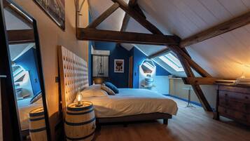 6 bedrooms, iron/ironing board, travel crib, WiFi (free)