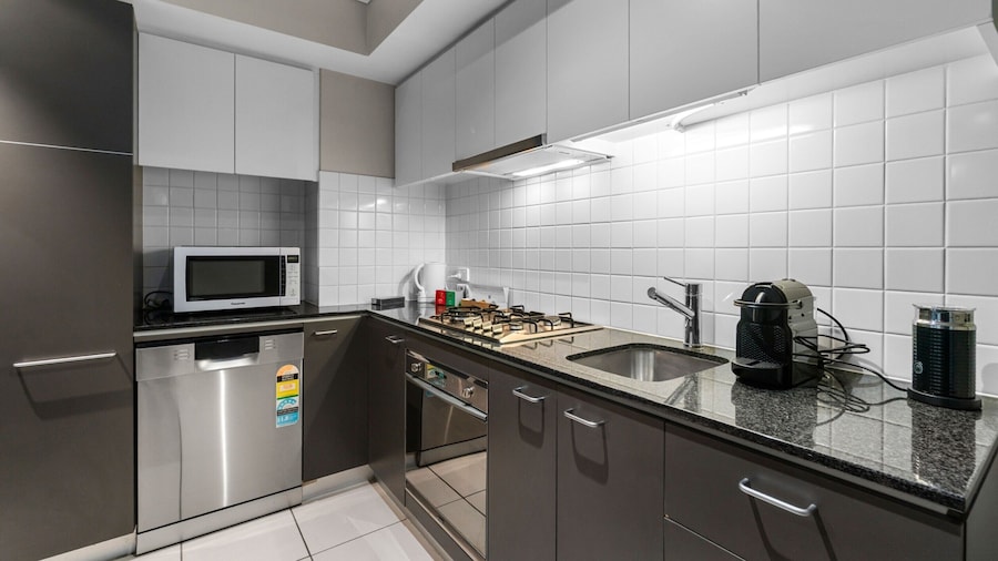 2-bed City Retreat With Gym and Pool Access