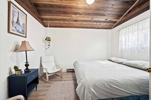 3 bedrooms, bed sheets