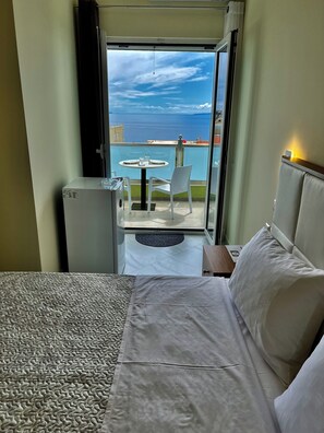 Classic Double Room, Balcony, Sea View | Soundproofing, iron/ironing board, free WiFi