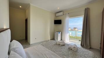 Chambre Double Deluxe, 1 chambre, balcon, vue mer | Chambres insonorisées, fer et planche à repasser, Wi-Fi gratuit