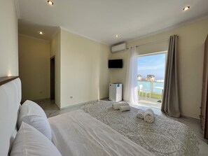 Chambre Double Deluxe, 1 chambre, balcon, vue mer | Chambres insonorisées, fer et planche à repasser, Wi-Fi gratuit