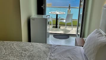 Habitació doble clàssica, balcó, vistes al mar | Habitacions insonoritzades, planxa i posts de planxar i wifi gratuïta