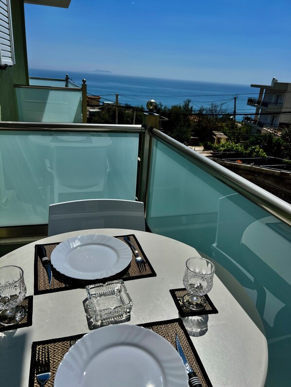 Appartement Deluxe, 2 chambres, balcon, vue mer | Terrasse/Patio