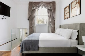 Iron/ironing board, WiFi, bed sheets - Blueground | Kensington, view, nr Kensington Gardens (London)