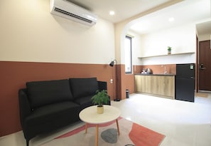 Studio Suite, 1 Queen Bed, Balcony | Private kitchen | Fridge - De Lustora (Ho Chi Minh)