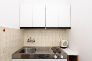 Apartment | Eigene Küche | Kühlschrank, Herdplatte