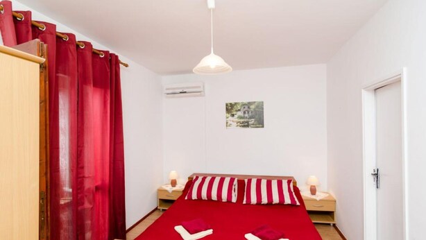 1 bedroom, iron/ironing board - Guest House Kola - Standard Double Room With Balcony (Dubrovacko Primorje)