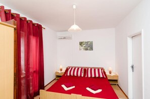 1 bedroom, iron/ironing board - Guest House Kola - Standard Double Room With Balcony (Dubrovacko Primorje)
