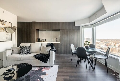 1BR/1BA High Floor Yorkville Suite W/ Gym|Restos|Shops|Avenue Rd & Yorkville Ave