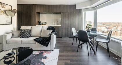 1BR/1BA High Floor Yorkville Suite W/ Gym|Restos|Shops|Avenue Rd & Yorkville Ave