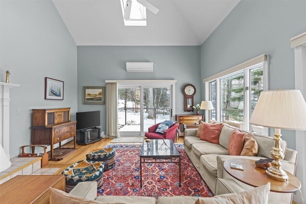 Spectacular Mountain-View Townhouse / Near Slopes (6665)