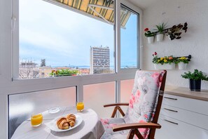 Dining - Apartment City Walk - Comfort One Bedroom Apartment With Balcony and City View (Split)