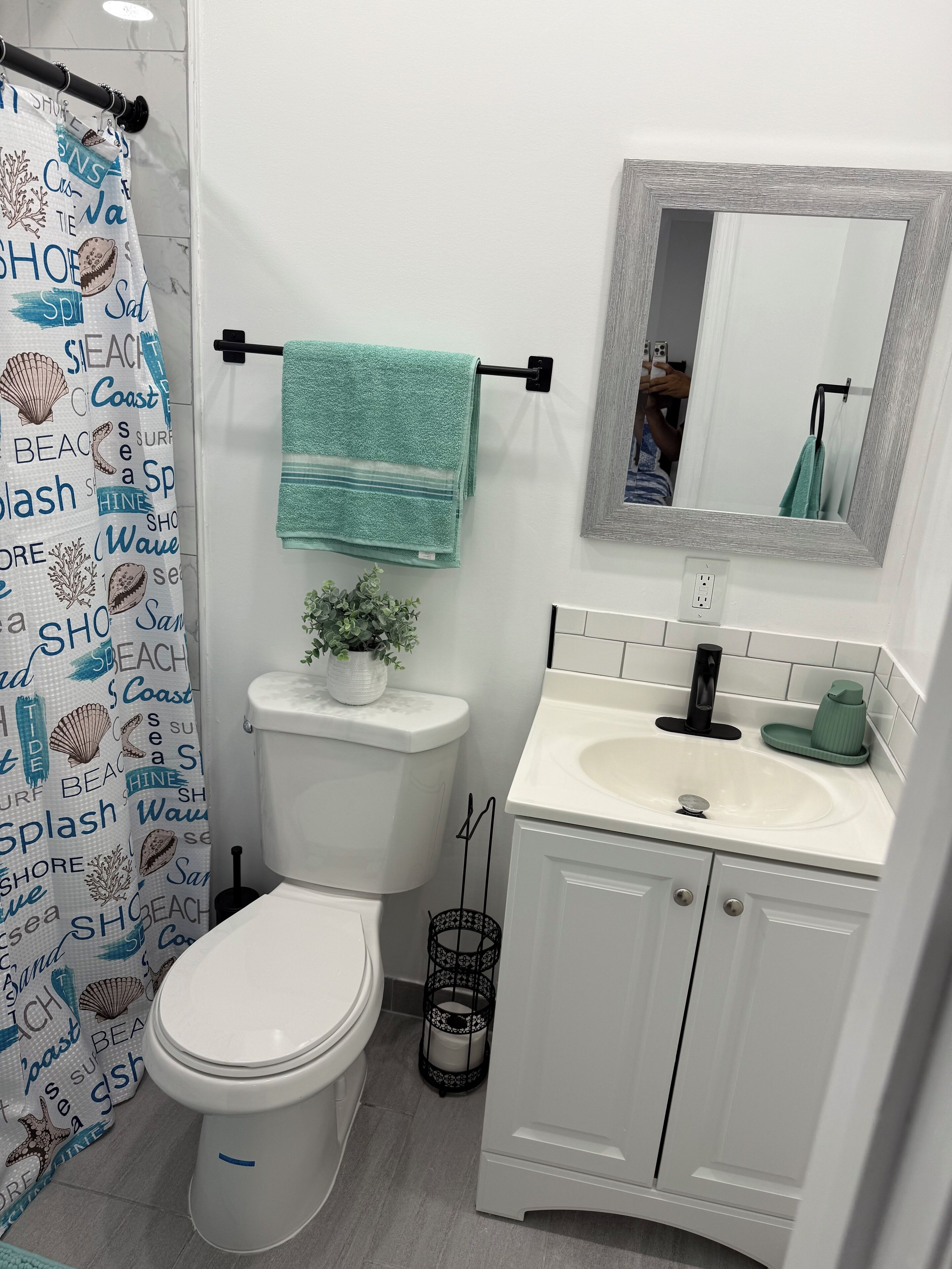 Haartrockner, Handtücher, Toilettenpapier