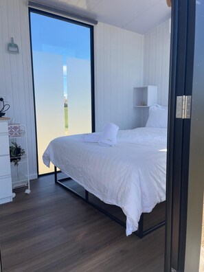 Bed sheets - Billy Button 1 by Tiny Away (Maindample)