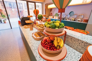Bữa sáng buffet hàng ngày với phụ phí nhỏ 