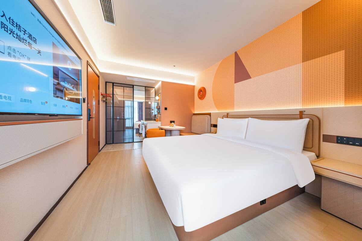 Superior Single Room, 1 King Bed, Non Smoking, Private Bathroom | Premium bedding, down comforters, desk, laptop workspace