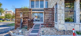 Steps to Horseshoe Bay Resort • 3BR Townhome+Pool