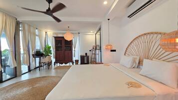Deluxe Suite, Sea View | Egyptian cotton sheets, premium bedding, minibar, desk