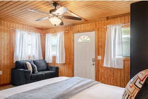 1 bedroom, WiFi - Bixby Cove Cabin #2 (Porum)