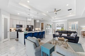 電視、壁爐、電子遊戲、 辦公室