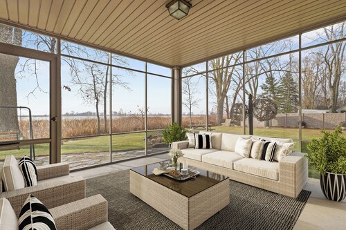 Waterfront Lake Home on Lake Poygan – Boat Lifts, Canal Access & Stunning Views