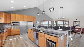 冰箱、微波炉、烤箱、炉灶