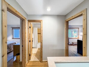 Desk, iron/ironing board, WiFi, bed sheets