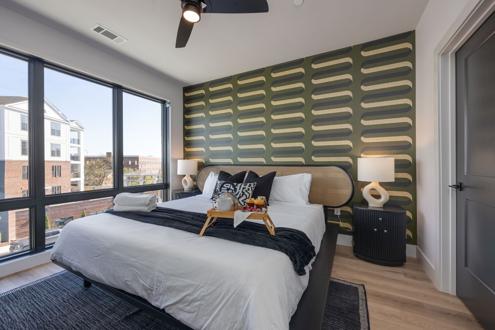 アイロン / アイロン台、旅行用ベビーベッド、WiFi (無料)、ベッドシーツ