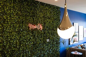 Interior - Symphony - Odyssey - Mins to Broadway - Pool & Gym (Nashville)