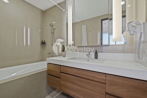 Apartment, 2 Bedrooms, City View | Bathroom | Separate bathtub and shower, free toiletries, hair dryer, bidet - Kairos by Kozystay - Pondok Indah (Jakarta)