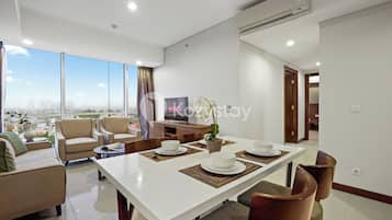 Appartement, 2 chambres, vue ville | Salle à manger