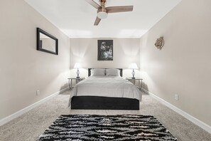 3 bedrooms, iron/ironing board, WiFi, bed sheets - The ATL Escape (Atlanta)