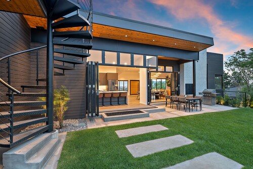 Modern Oasis with Pool and Stunning City Views