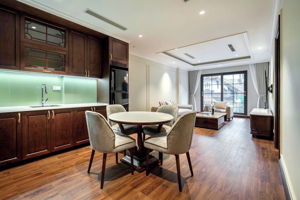 مكتب ومساحة عمل للكمبيوتر المحمول وواي فاي مجانًا