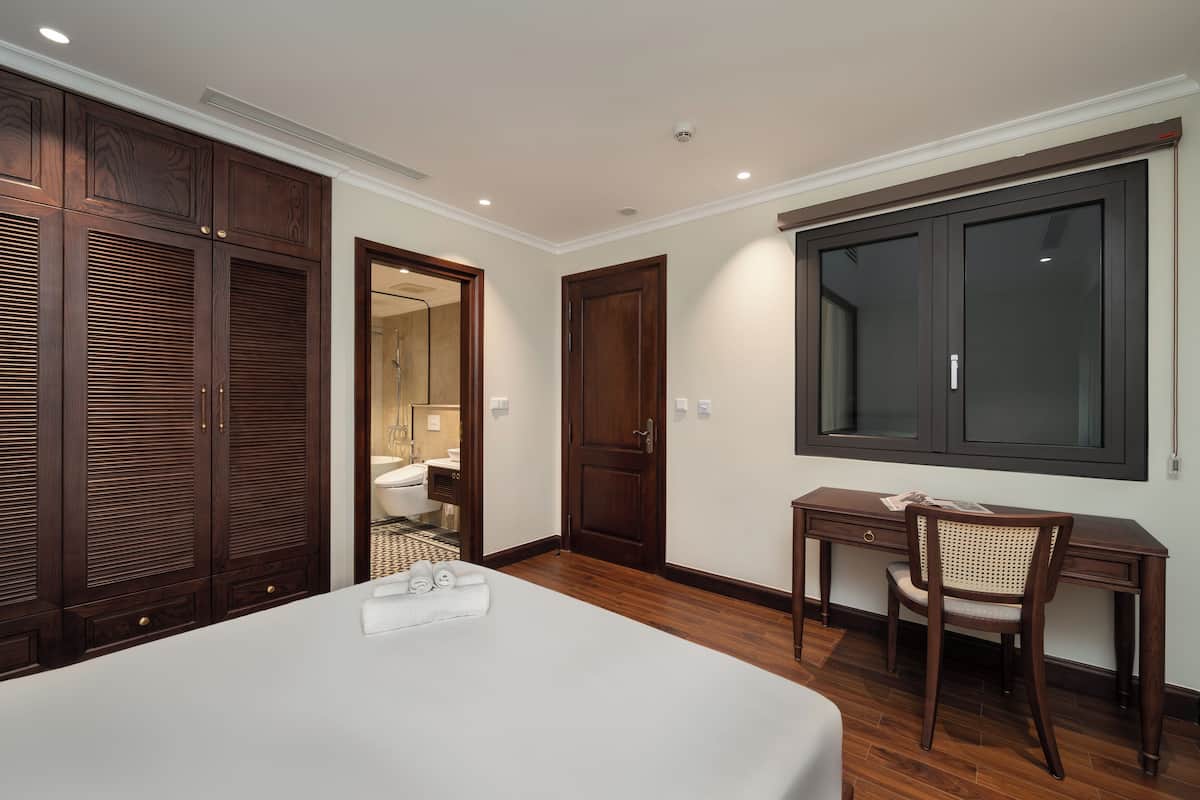 مكتب ومساحة عمل للكمبيوتر المحمول وواي فاي مجانًا