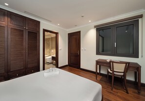 مكتب ومساحة عمل للكمبيوتر المحمول وواي فاي مجانًا