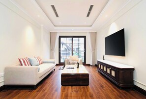 مكتب ومساحة عمل للكمبيوتر المحمول وواي فاي �مجانًا