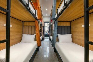 Shared Dormitory (Bed in 10-Bed) | Hypo-allergenic bedding available, desk, laptop workspace, soundproofing - Hanoi Loopers Hostel & Rooftop Bar (Hoan Kiem)
