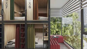 Asrama Umum (Bed in 6-Bed) | Seprai antialergi, meja kerja, ruang kerja ramah laptop, dan kedap suara