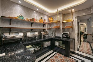 Restaurant - Hanoi Loopers Hostel & Rooftop Bar (Hoan Kiem)