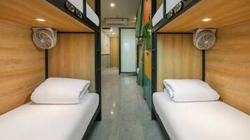 Dormitório compartilhado (Bed in 6-Bed) | Roupas de cama antialérgicas, escrivaninha
