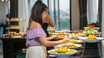 Café da manhã com buffet grátis todos os dias