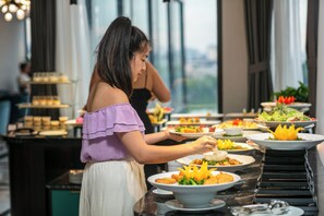 Free daily buffet breakfast