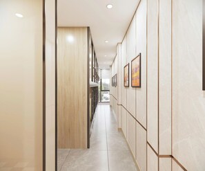 Shared Dormitory (Bed in 10-Bed) | Hypo-allergenic bedding, desk, laptop workspace, free WiFi - Hanoi Hostel & Rooftop Bar (Hoan Kiem)